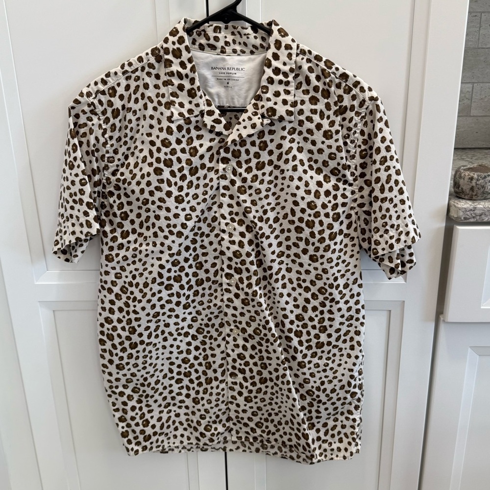 Banana Republic white leopard print short sleeve button